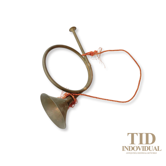 VINTAGE DECORATIVE BRASS FRENCH HORN CHRISTMAS DECORATION