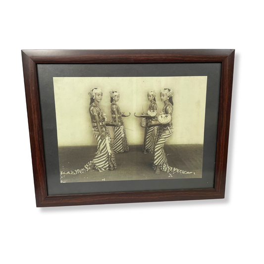 ANTIQUE FRAMED COLLECTIBLE OLD PHOTOGRAPH